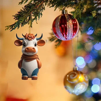 Коледна украса под формата на крави, висящи украшения във формата на крави, красиви коледни украси за партита в домашния офис.